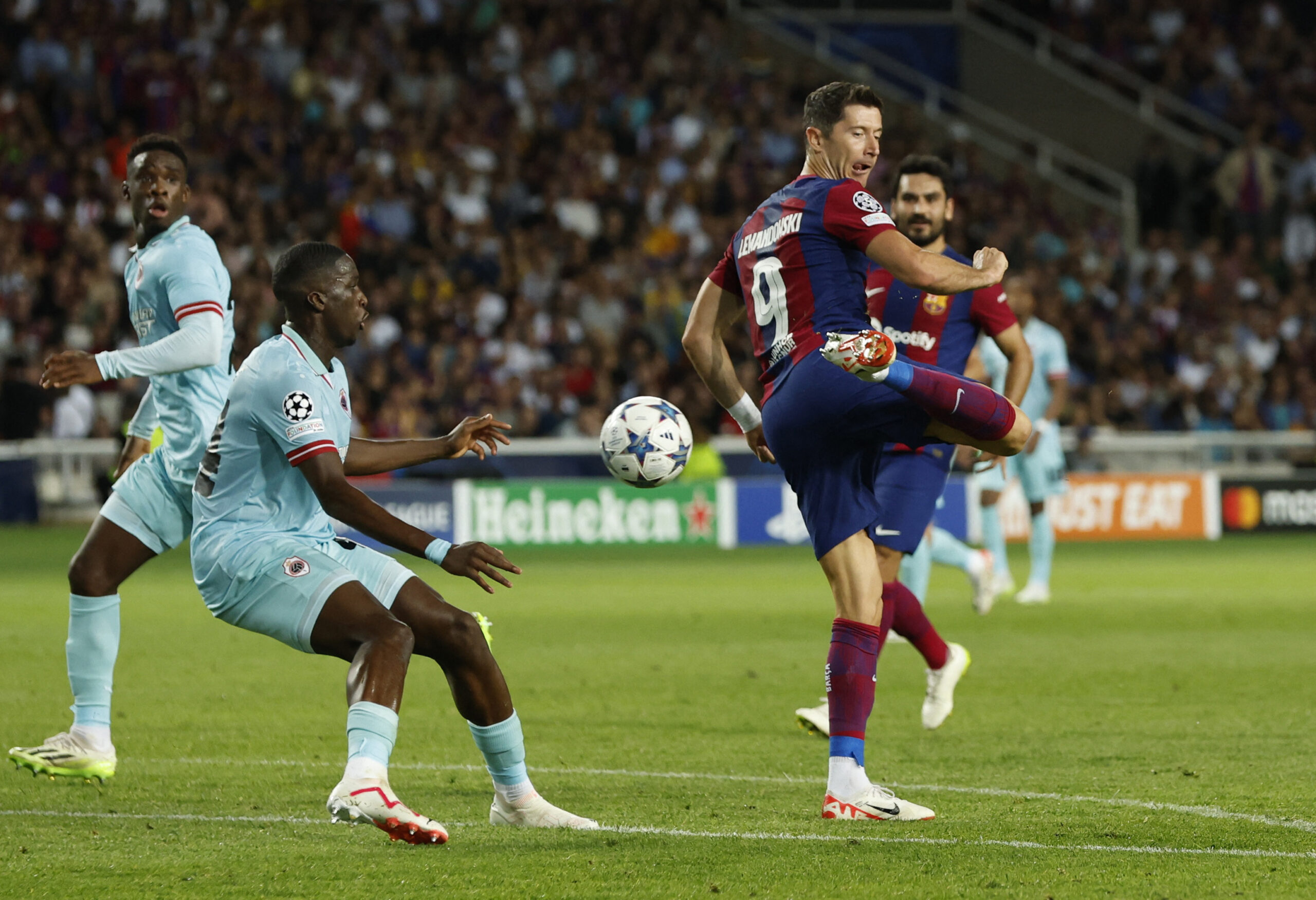 Royal Antwerp vs FC Barcelona (03:00 – 14/12) | Xem lại trận đấu