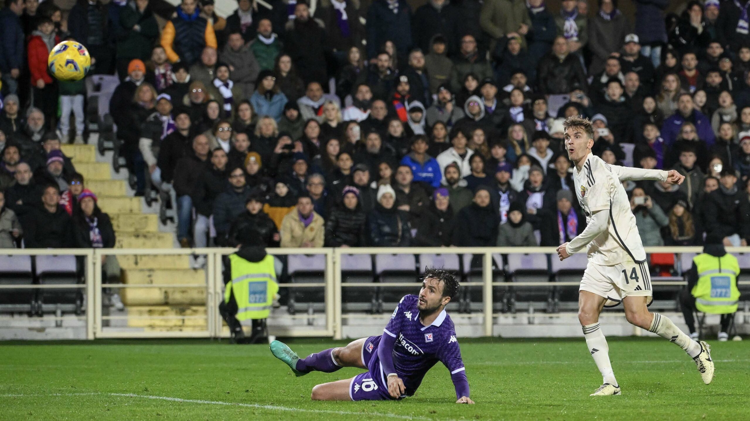 Fiorentina vs AS Roma (02:45 – 11/03) | Xem lại trận đấu